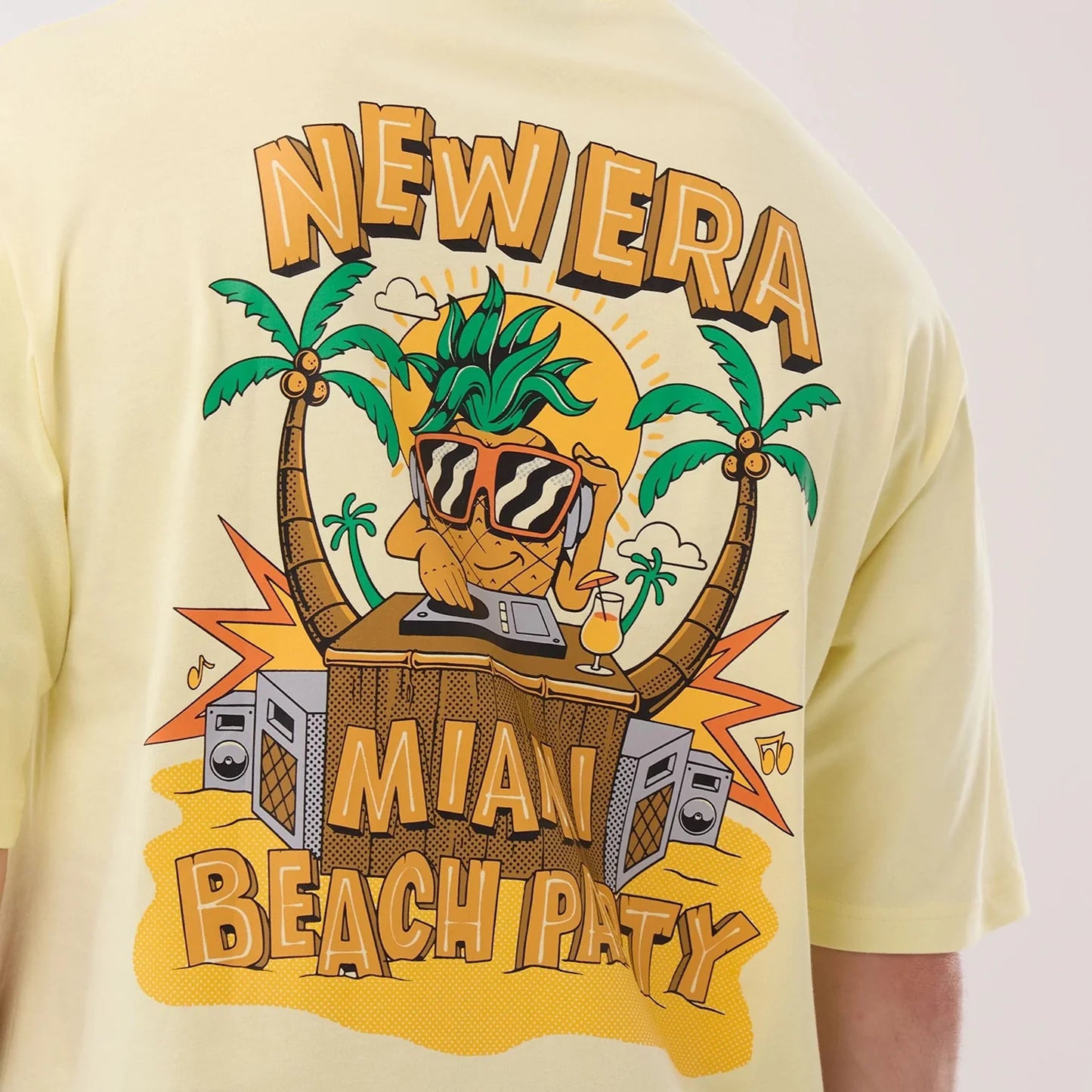 camiseta-new-era-fun-beach-party-graphic-pastel-yellow-oversized-t-shirt-60856208